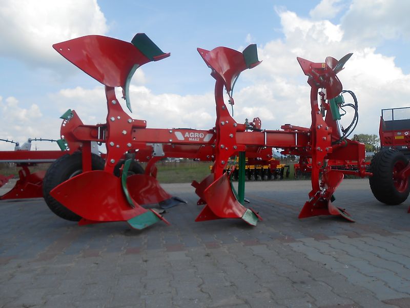 AGRO-MASZ Drehpflug/ Rotary plow/ Pług obrotowy 3-skibowy / Arado rotativo de 3 surcos