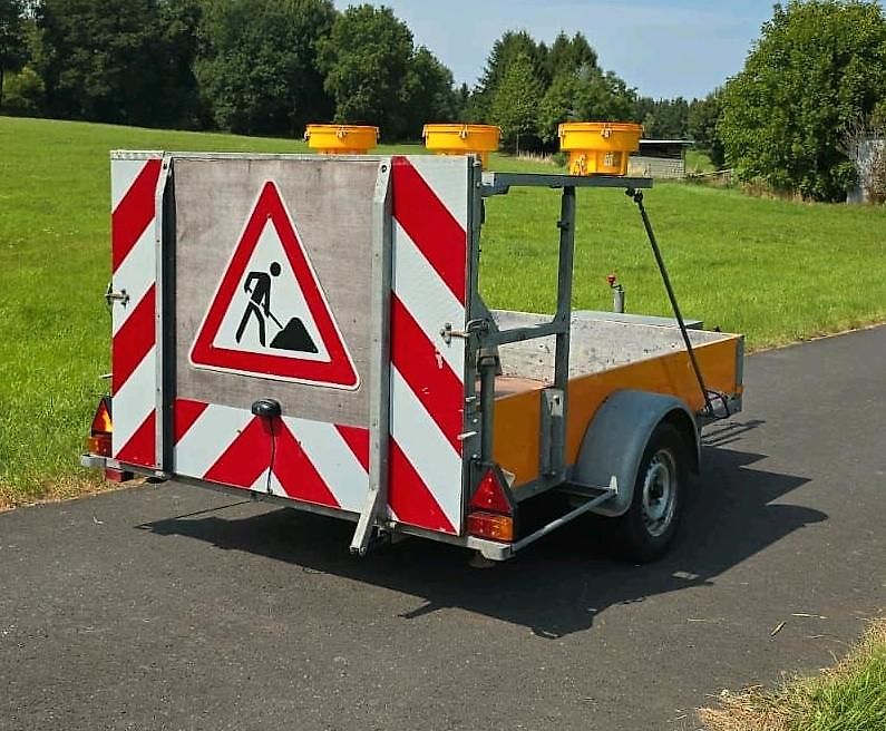 Mersch VZ 615 Absperrtafel FAT Nissen Horizont Verkehrsleittafel Verkehrsleitanhänger Verkehrssicherungsanhänger Leitanhänger