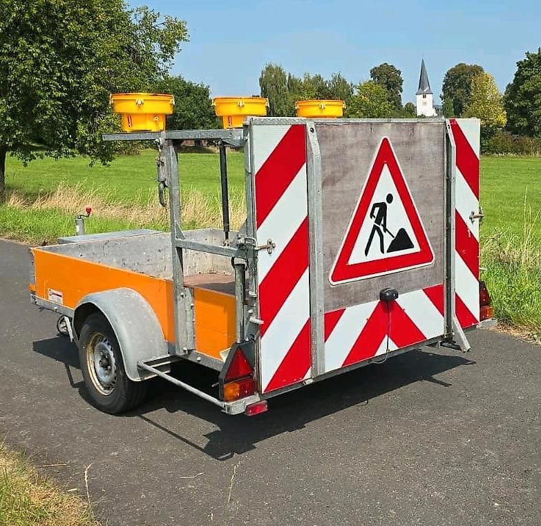 Mersch VZ 615 Absperrtafel FAT Nissen Horizont Verkehrsleittafel Verkehrsleitanhänger Verkehrssicherungsanhänger Leitanhänger