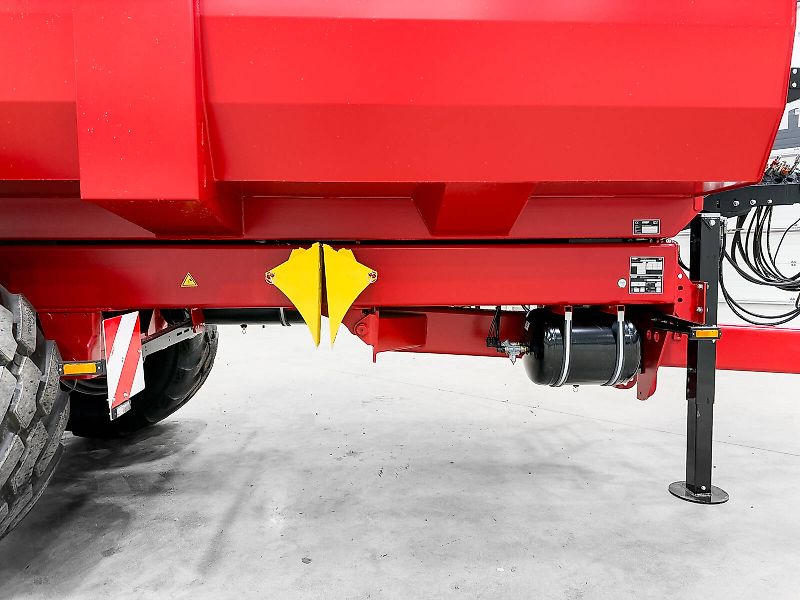 Krampe Big Body 900 (BB 900) 28 tons capacity, 46,1 m3, 3 axles, 80 cm extension, Made in Germany, premium trailer