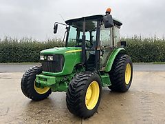John Deere 5055E