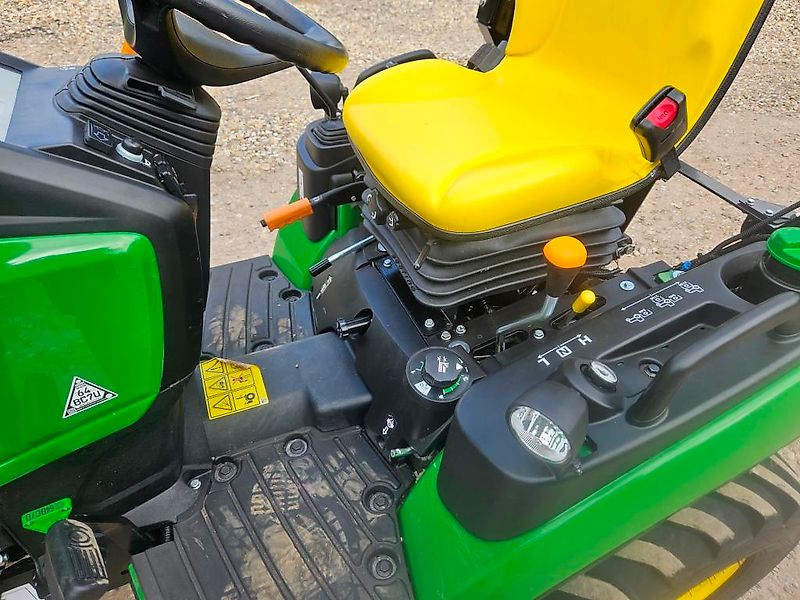 John Deere 1026R