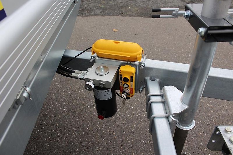 Unsinn Dreiseitenkipper 3620-35 E-Pumpe 3500 kg mit Laubgitter