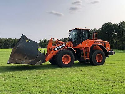 Doosan DL 300- 3