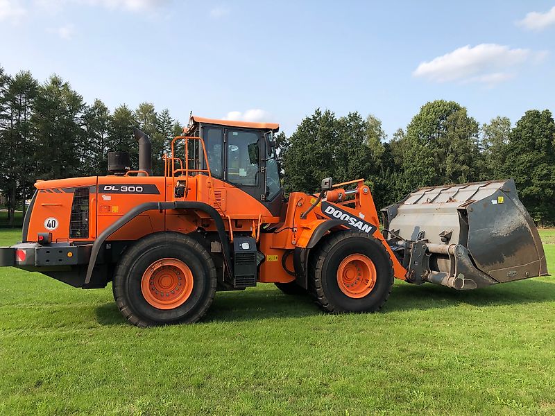 Doosan DL 300- 3