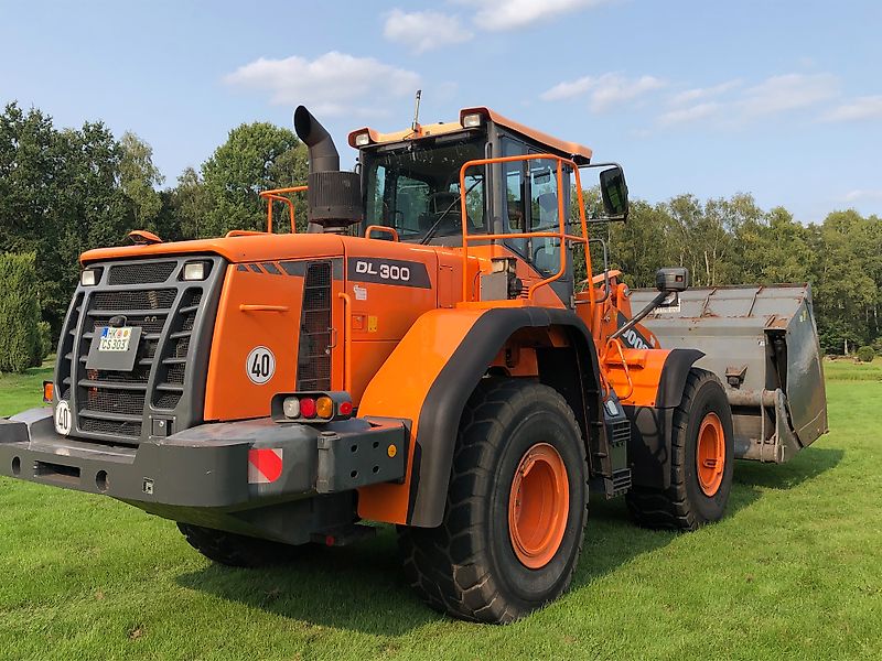 Doosan DL 300- 3