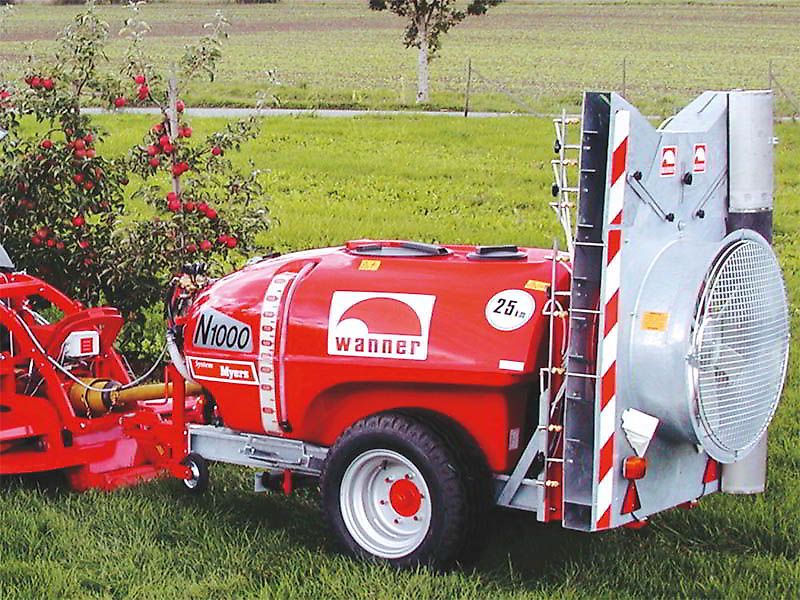 Humus STO 230, STO 260 | Sehr flach und mit glatter Oberfläche gleitet es unter tief hängenden Ästen hindurch, ohne Zweige und Früchte zu beschädigen