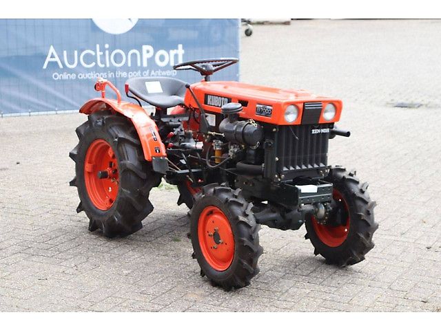 Kubota B7000