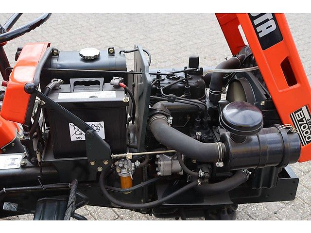 Kubota B7000