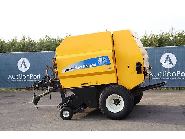 New Holland BR6090