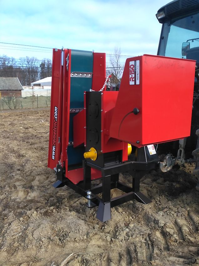 REMET CNC Holzhacker R-150 m. 3 Meter Förderband