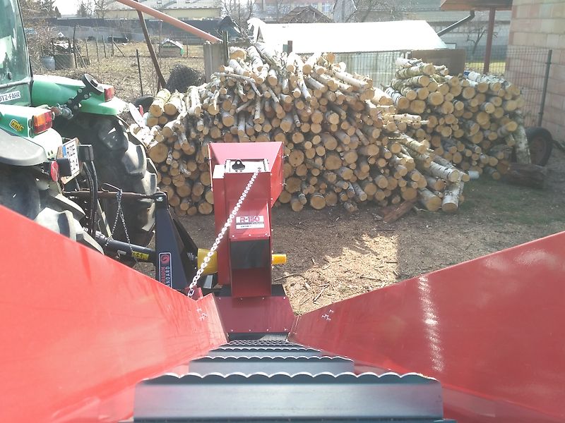 REMET CNC Holzhacker R-150 m. 3 Meter Förderband