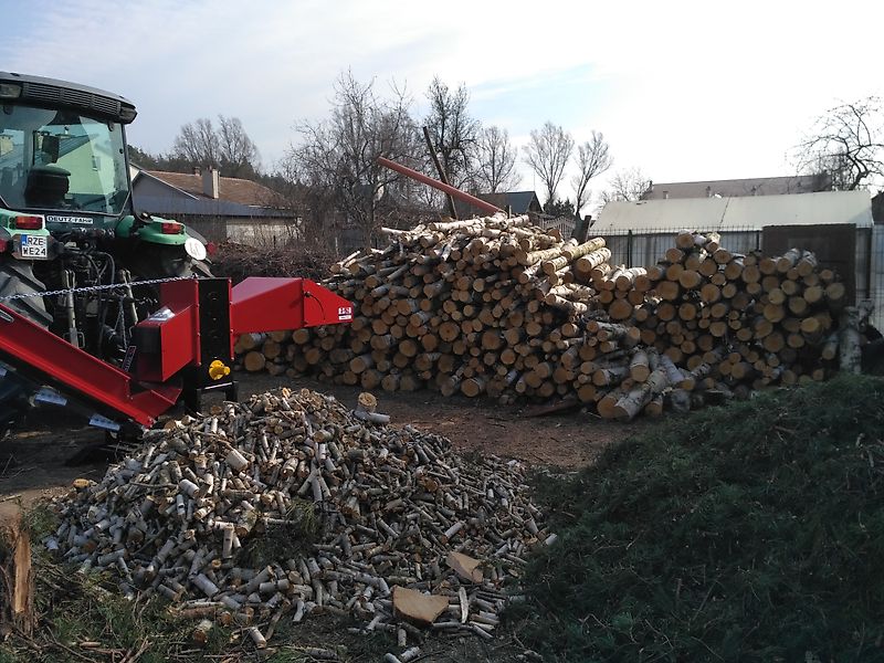 REMET CNC Holzhacker R-150 m. 3 Meter Förderband