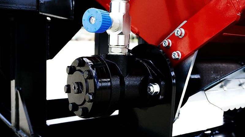 REMET CNC Holzhacker R-150 m. 3 Meter Förderband