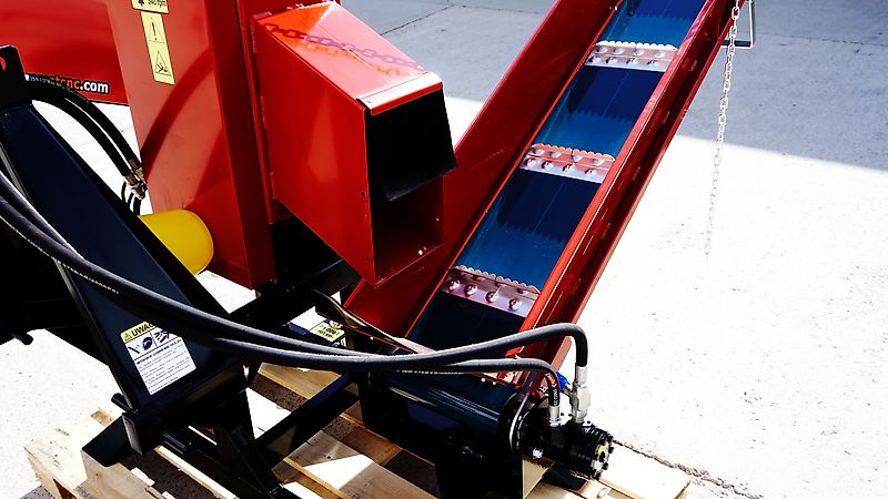 REMET CNC Holzhacker R-150 m. 3 Meter Förderband