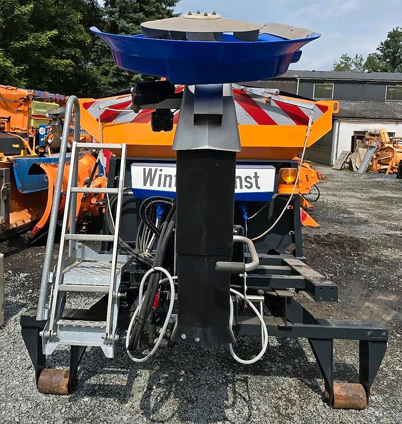 Neuwertiger Schmidt Stratos S30-27 VEP-490 Salzstreuer für Hakenlift Abrollcontainer Streuautomat Winterdienst Streusilo für LKW