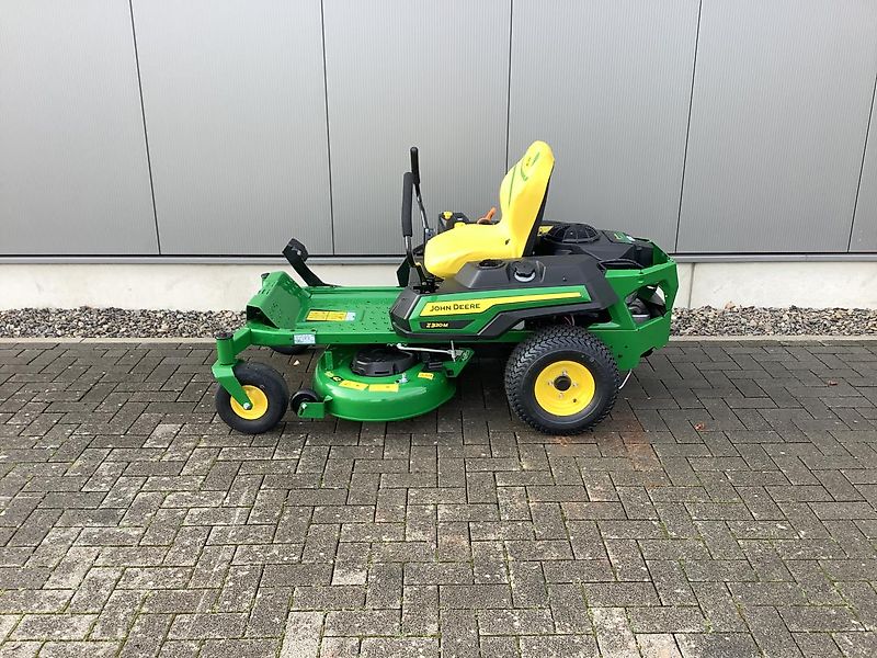 John Deere Z320M