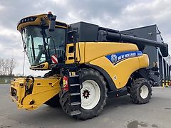 New Holland CR8.90