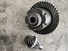 John Deere COMPLETE DIFFERENTIAL WITH PINION AND CROWN (used) - John Deere 7R, 7010, 7020, 7030, 8010, 8020, 8030, 8000