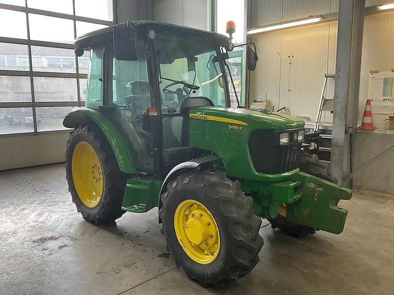 John Deere 5055 E