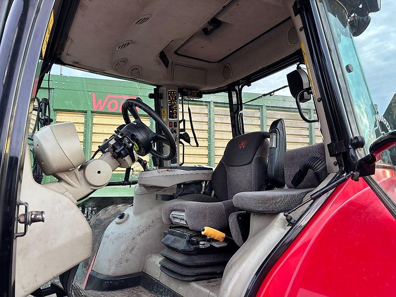 Massey Ferguson 5713SL