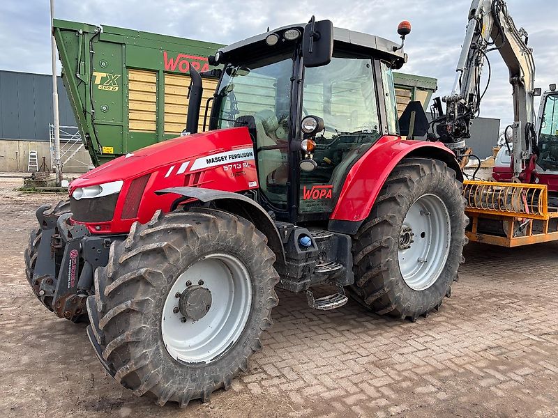 Massey Ferguson 5713SL