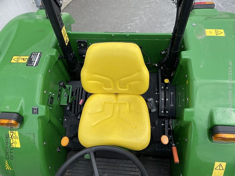 John Deere 5055E