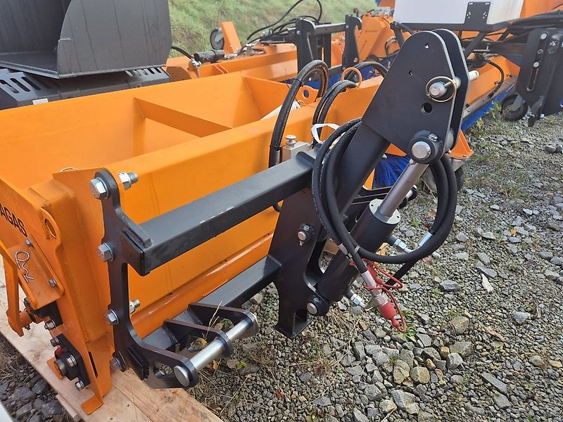 PADAGAS SP-250 Selbstladestreuer Traktor Kubota