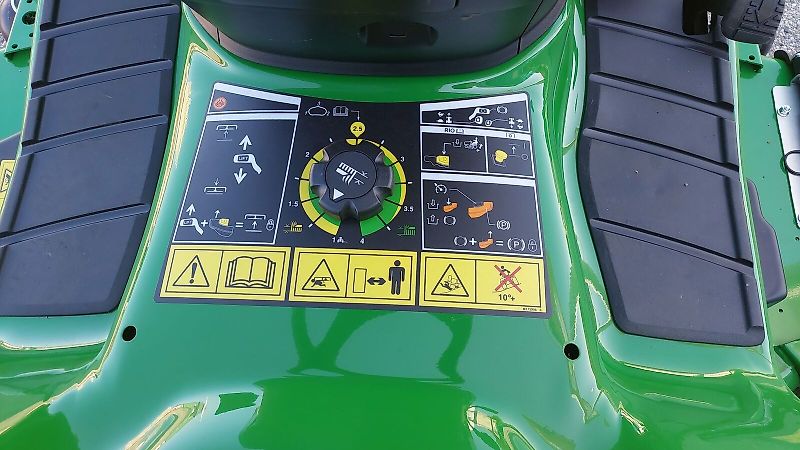 John Deere X380