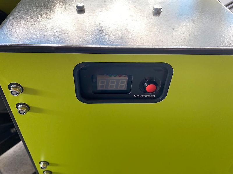 Junkkari Holzschredder Holzhäcksler Holzhacker Buschholzhacker