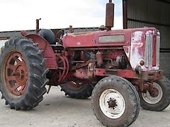 McCormick International McCormick B614 rowcrop tractor