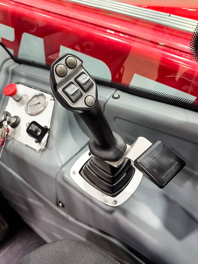 Faresin 9.70 HLS 74 telehandler with 7 ton and 8,8 m capacity, Joystick, pallet fork, bucket, 152 liter pump