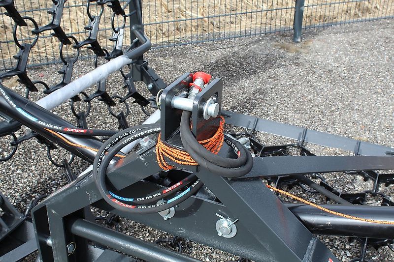 SAT Wiesenschleppe, Wiesenegge - Aktion