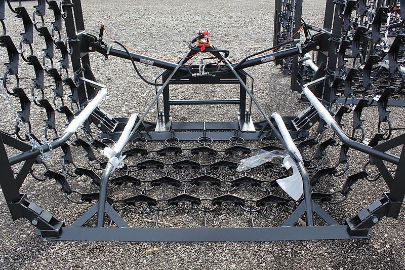 SAT Wiesenschleppe, Wiesenegge - Aktion