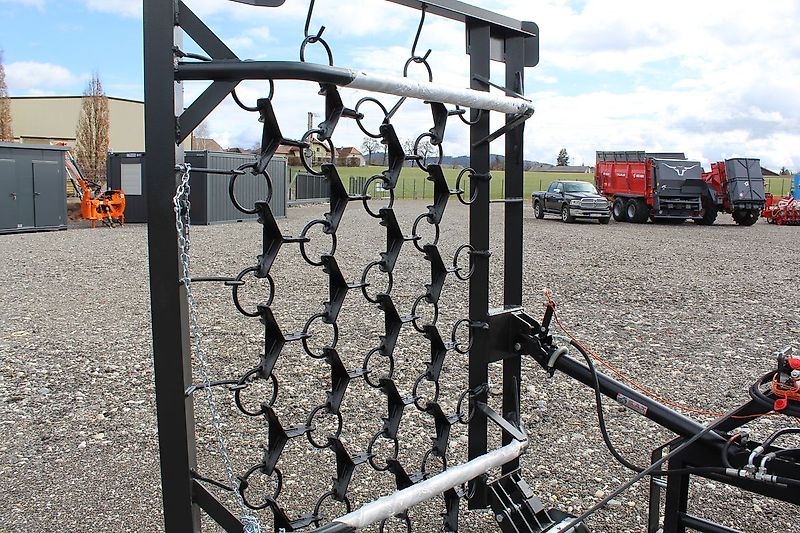 SAT Wiesenschleppe, Wiesenegge - Aktion