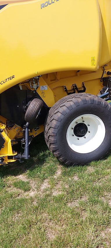 New Holland Rundballenpresse Roll-Belt RB180 #NewHolland
