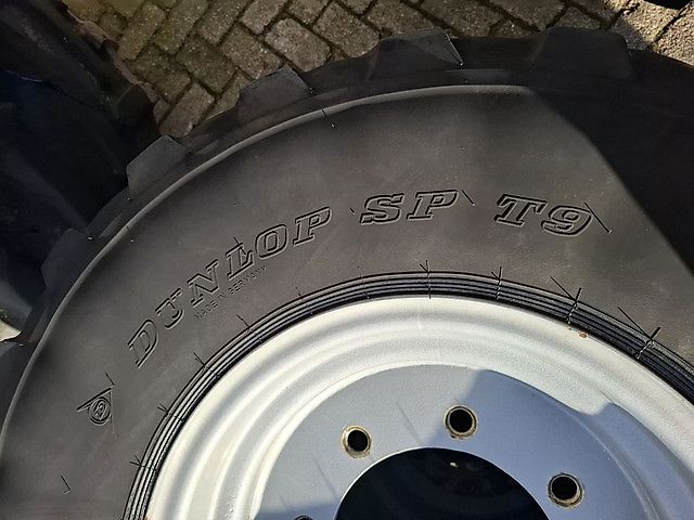Dunlop 405/70R18 SP T9