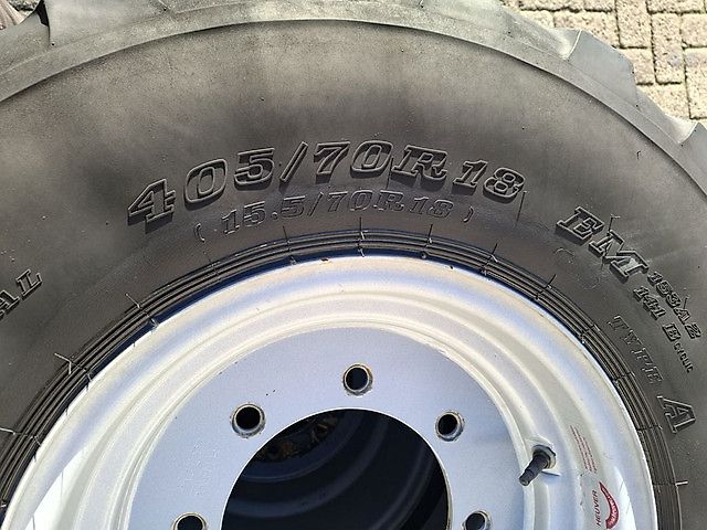 Dunlop 405/70R18 SP T9