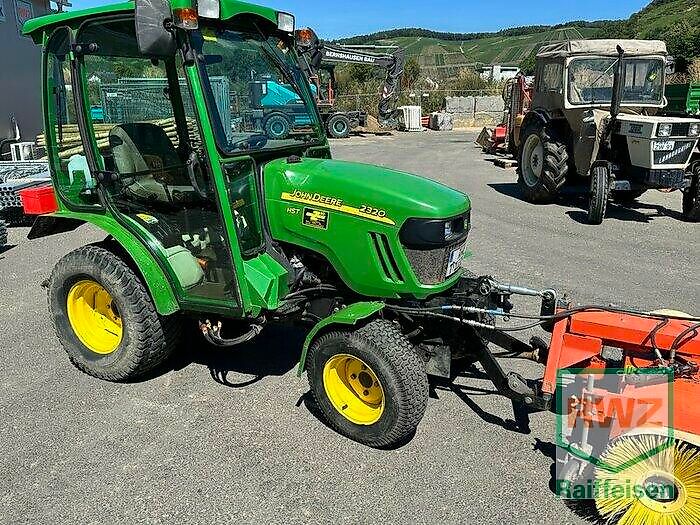 John Deere 2320