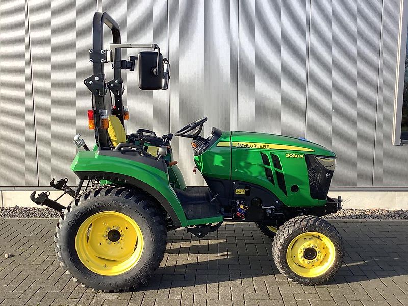 John Deere 2038R
