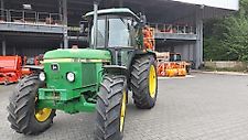 John Deere 2140