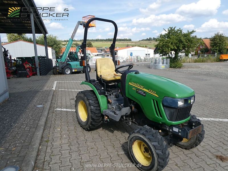John Deere 2320
