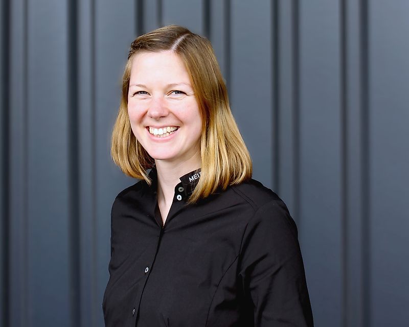 Лице за контакти Г-ца Sarah Starck