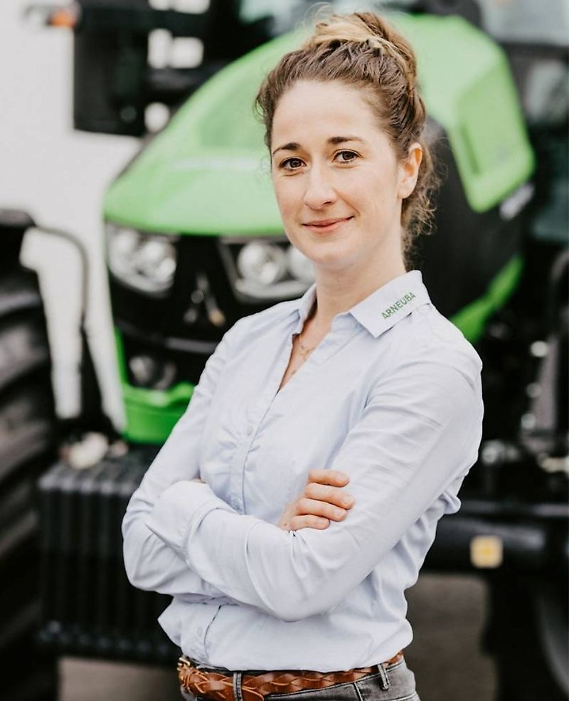 Лице за контакти Г-ца Anika Bach