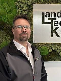 Лице за контакти Г-н Andreas Novacek