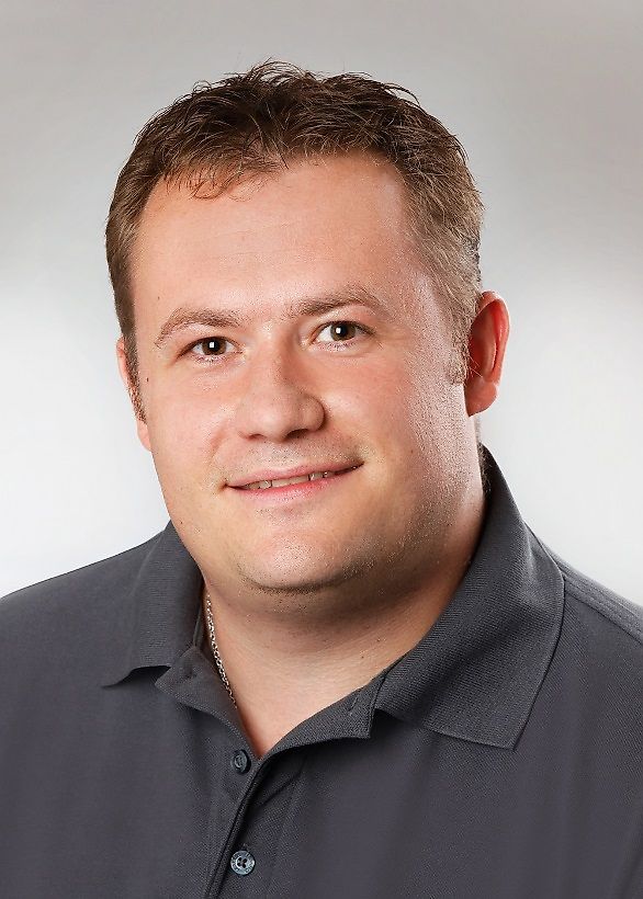 Лице за контакти Г-н Christopher Steimer